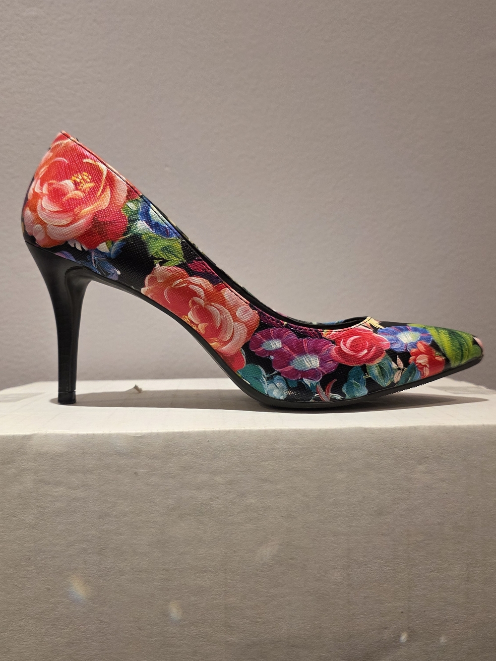 143 Girl Floral Pointed Pump in Red, Pink, Blue, Green